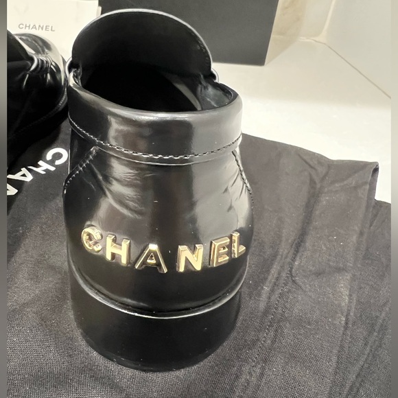 S23 Chanel Women’s Black Leather Loafers Gold Hardware 39 - Picture 10 of 14